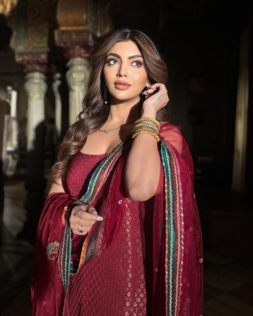Akanksha Puri Indian Hot Actress and Model